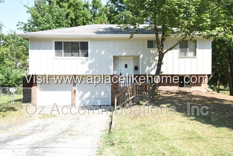 *AVAILABLE NOW* 5521 Perry Ln, Merriam, KS 66203 property image