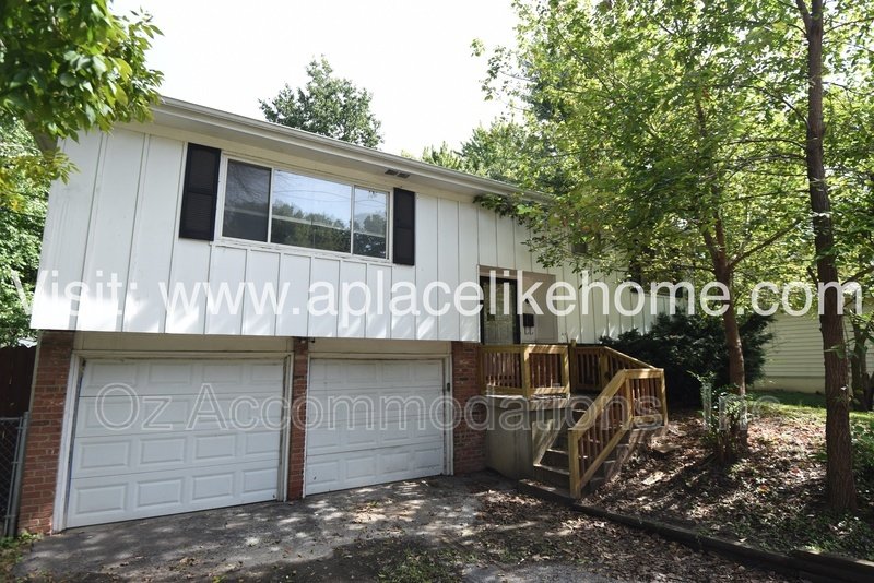 *AVAILABLE NOW* 5521 Perry Ln, Merriam, KS 66203 property image