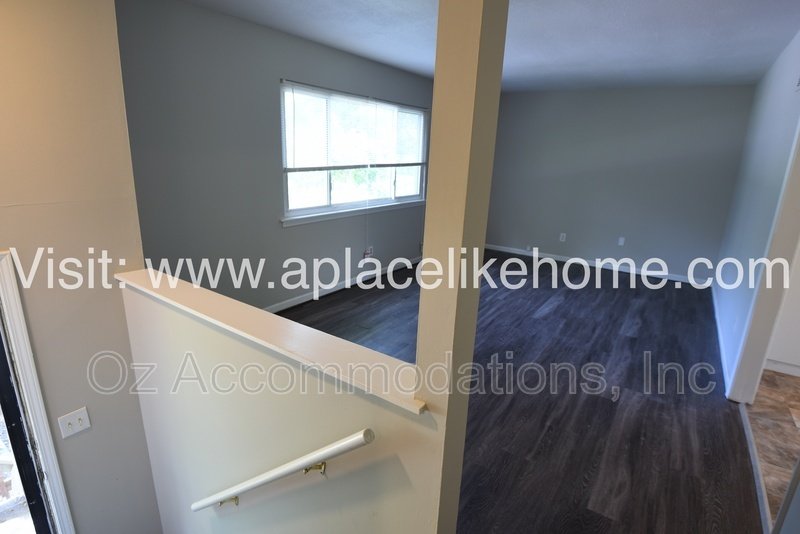 *AVAILABLE NOW* 5521 Perry Ln, Merriam, KS 66203 property image