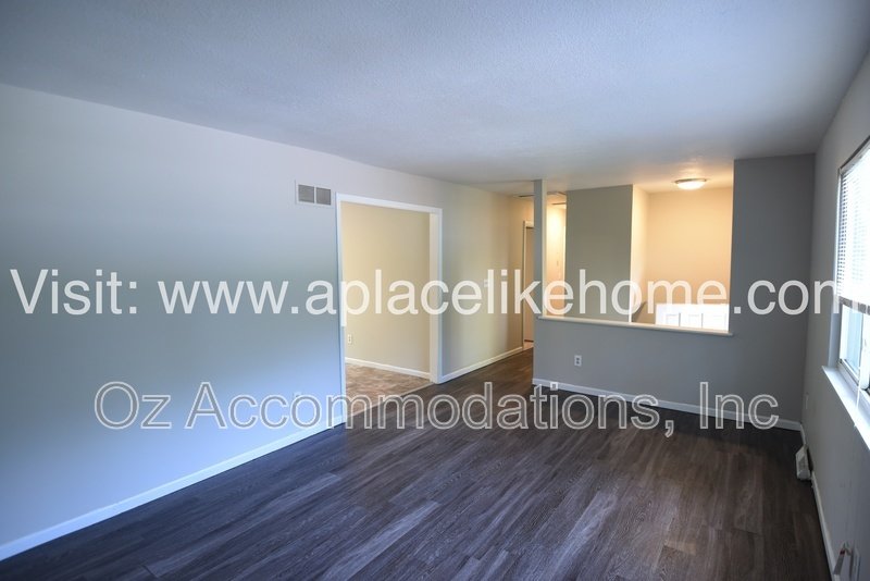*AVAILABLE NOW* 5521 Perry Ln, Merriam, KS 66203 property image