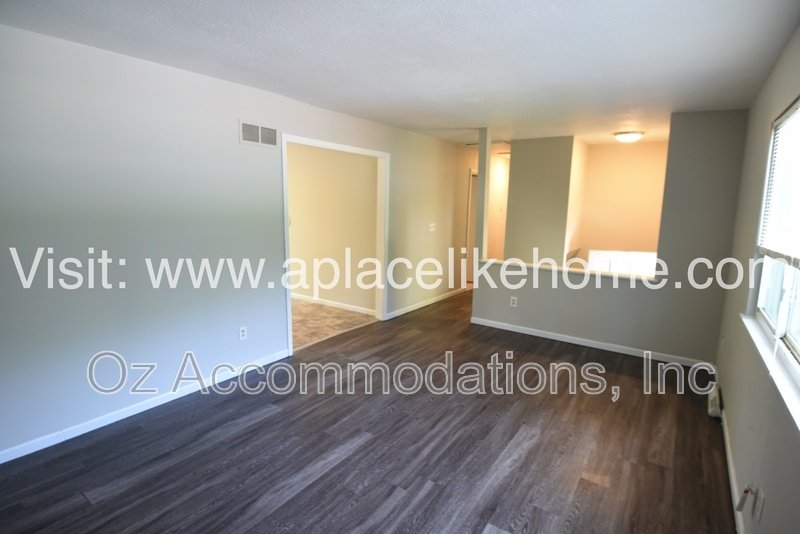 *AVAILABLE NOW* 5521 Perry Ln, Merriam, KS 66203 property image