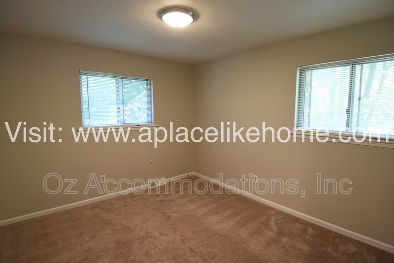 *AVAILABLE NOW* 5521 Perry Ln, Merriam, KS 66203 property image
