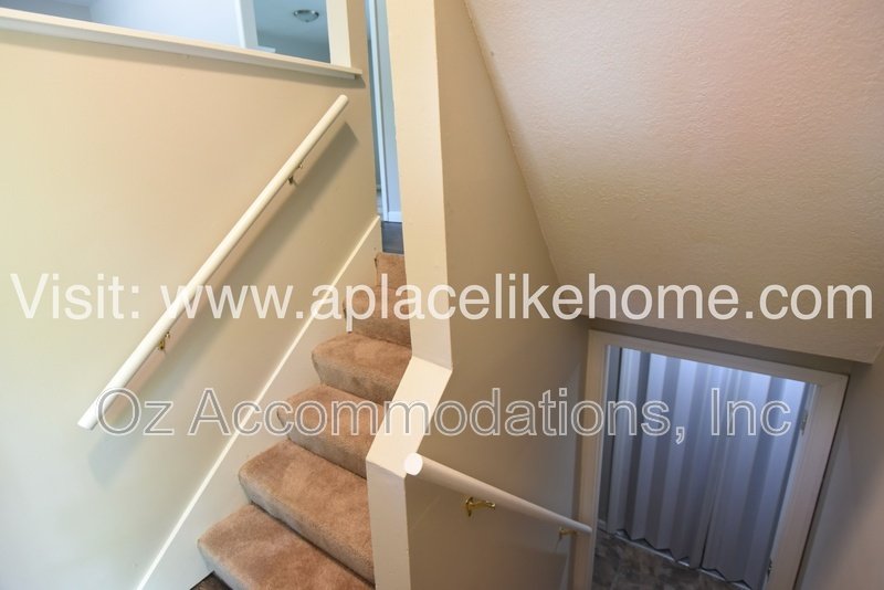 *AVAILABLE NOW* 5521 Perry Ln, Merriam, KS 66203 property image
