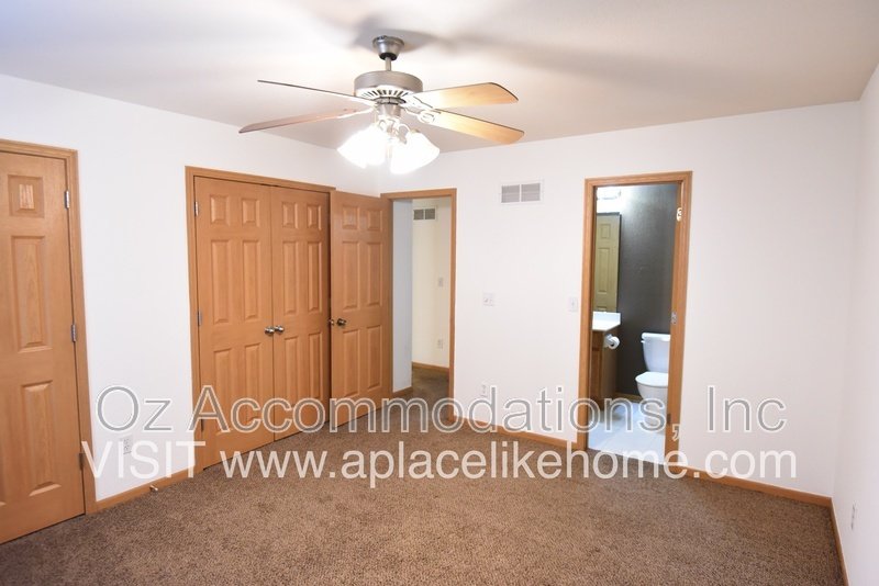 AVAILABLE NOW! 8626 N. Cleveland Ln. Kansas City 45156 property image