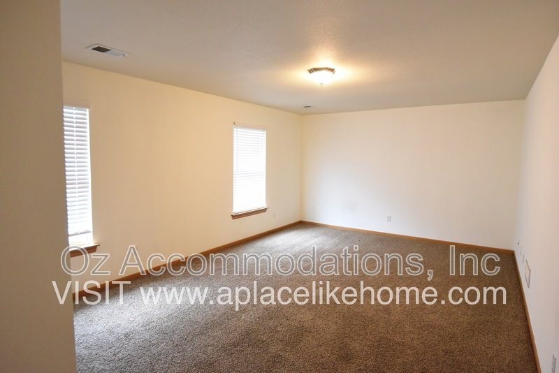 AVAILABLE NOW! 8626 N. Cleveland Ln. Kansas City 45156 property image