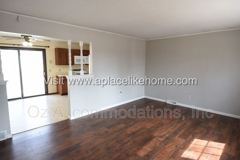 Charming 3-Bedroom, 2-Bath Brick Raised Ranch in Lee’s Summit! property image