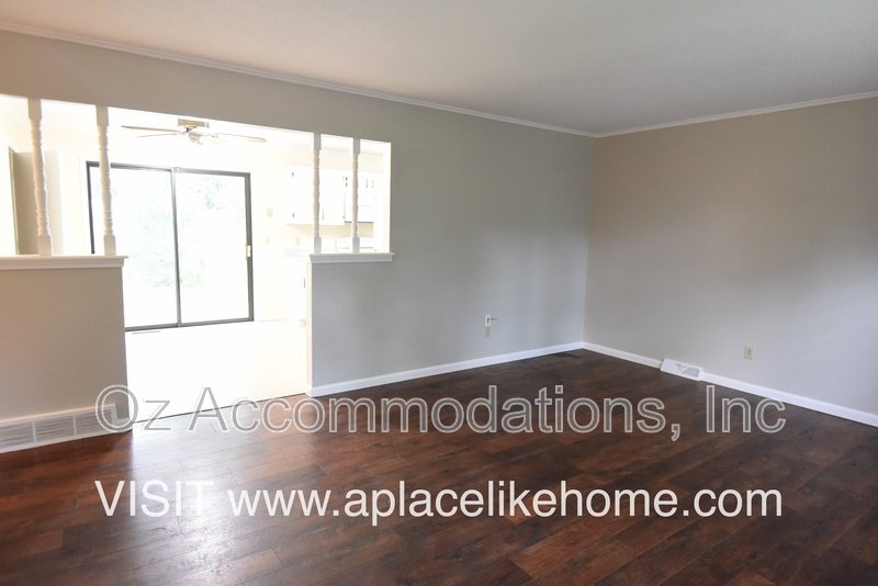Charming 3-Bedroom, 2-Bath Brick Raised Ranch in Lee’s Summit! property image