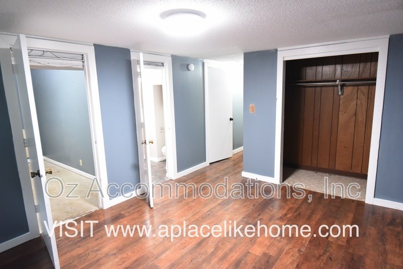 Charming 3-Bedroom, 2-Bath Brick Raised Ranch in Lee’s Summit! property image
