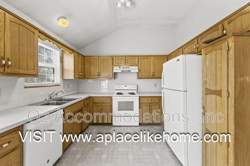 🏡 Coming Soon! Cozy Split-Level 3 Bed / 2.5 Bath Home in Prime Olathe Location! property image