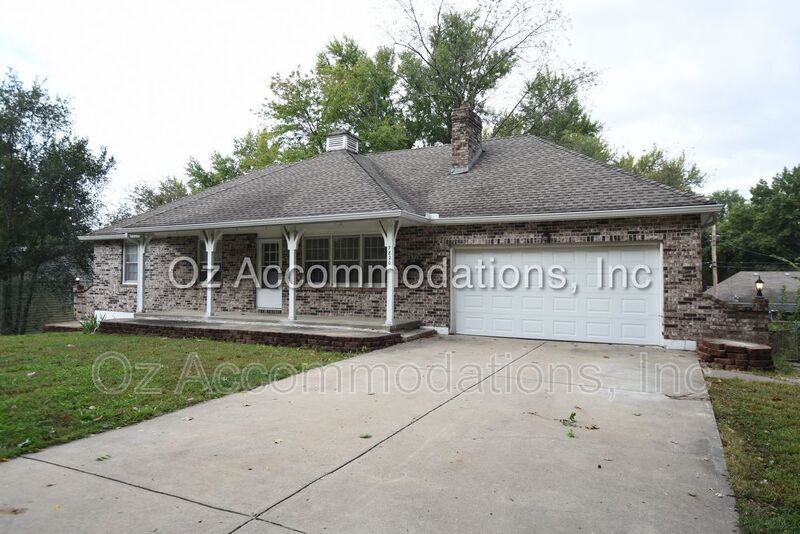 AVAILABLE NOW!! 7820 Arlington Ave, Raytown, MO 64138 property image