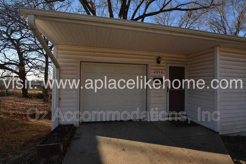 Cozy Gladstone Charmer With Spacious Yard property image