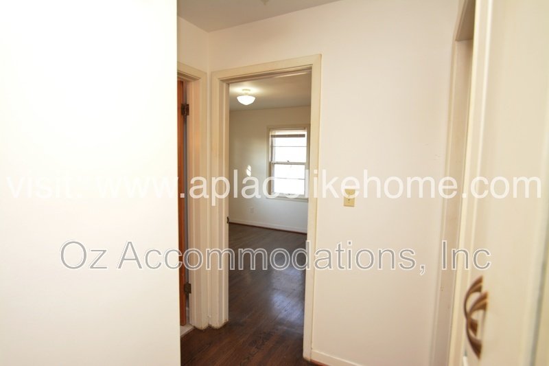 Cozy Gladstone Charmer With Spacious Yard property image