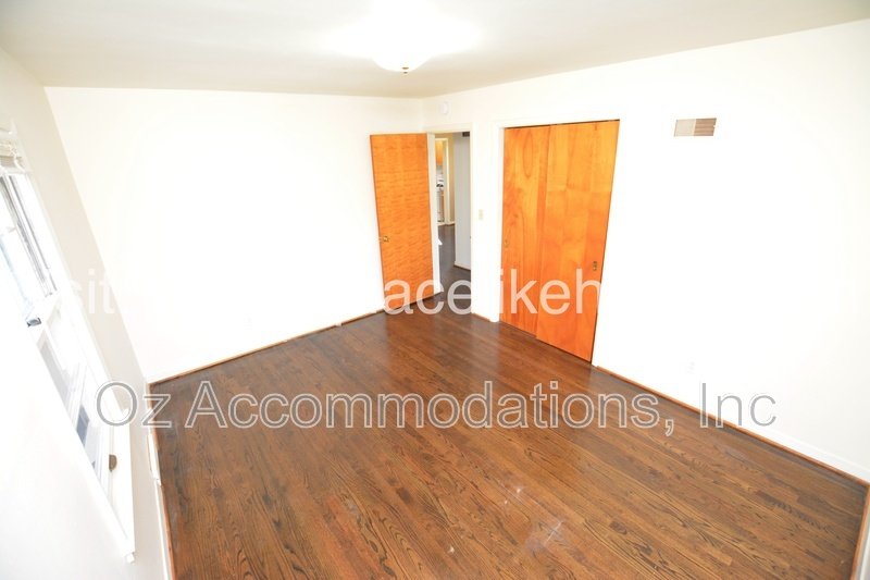 Cozy Gladstone Charmer With Spacious Yard property image