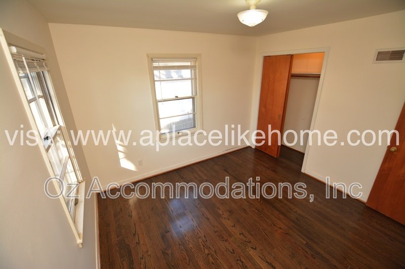 Cozy Gladstone Charmer With Spacious Yard property image