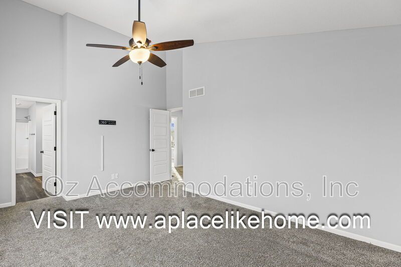 READY TO VIEW | 217 N McGee St, Tonganoxie, KS 66086 property image