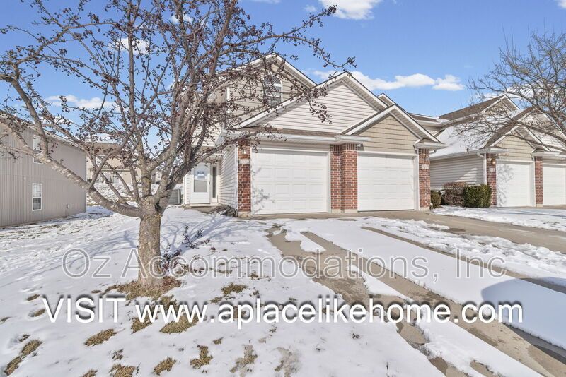 Ready to View| 807 SW Imperial Ln, Blue Springs, MO 64064 property image