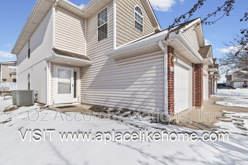 Ready to View| 807 SW Imperial Ln, Blue Springs, MO 64064 property image