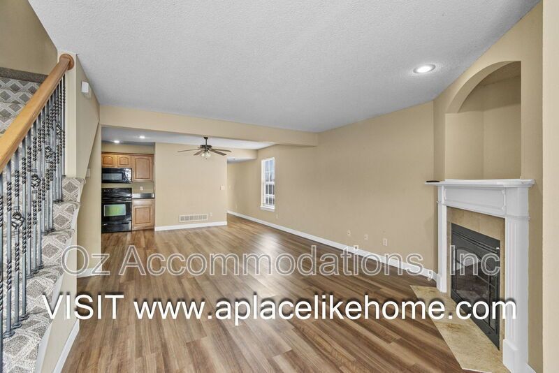 Ready to View| 807 SW Imperial Ln, Blue Springs, MO 64064 property image