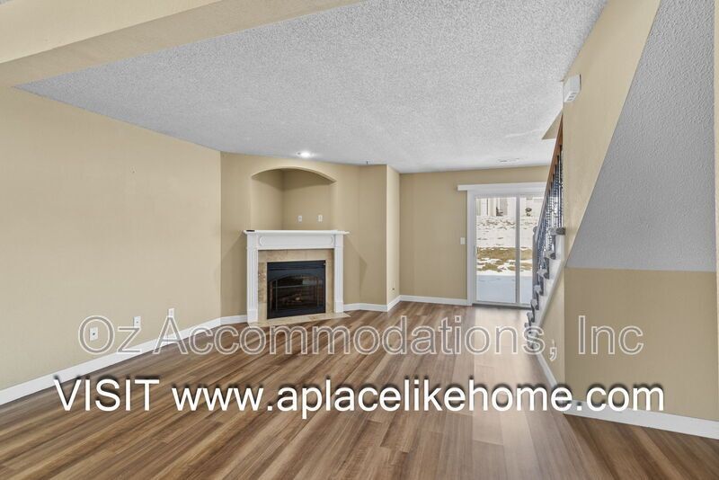 Ready to View| 807 SW Imperial Ln, Blue Springs, MO 64064 property image