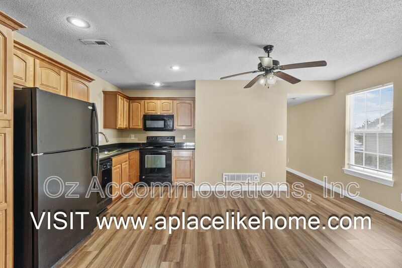 Ready to View| 807 SW Imperial Ln, Blue Springs, MO 64064 property image