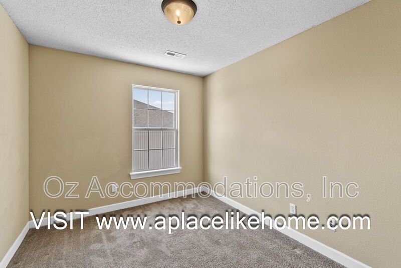 Ready to View| 807 SW Imperial Ln, Blue Springs, MO 64064 property image