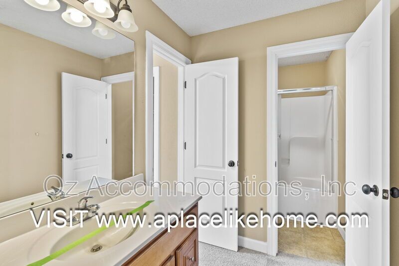 Ready to View| 807 SW Imperial Ln, Blue Springs, MO 64064 property image