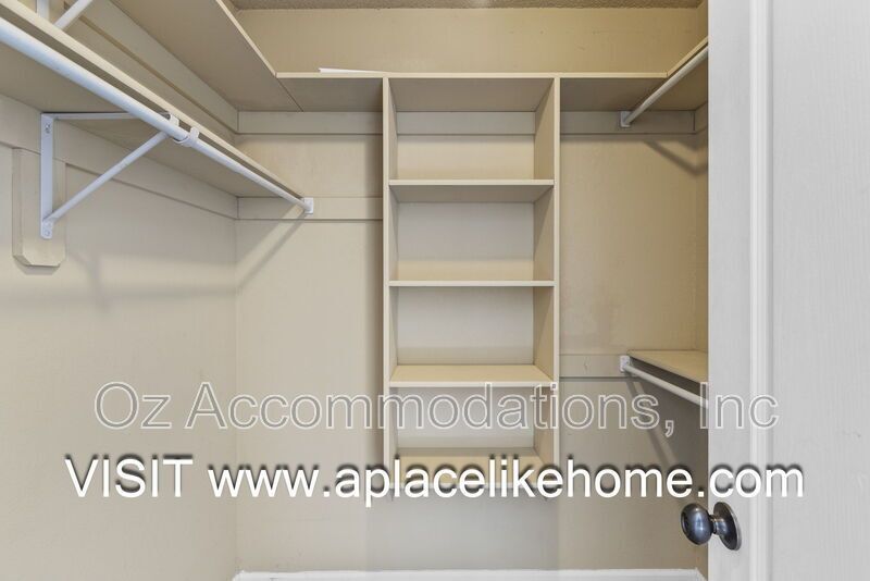 Ready to View| 807 SW Imperial Ln, Blue Springs, MO 64064 property image