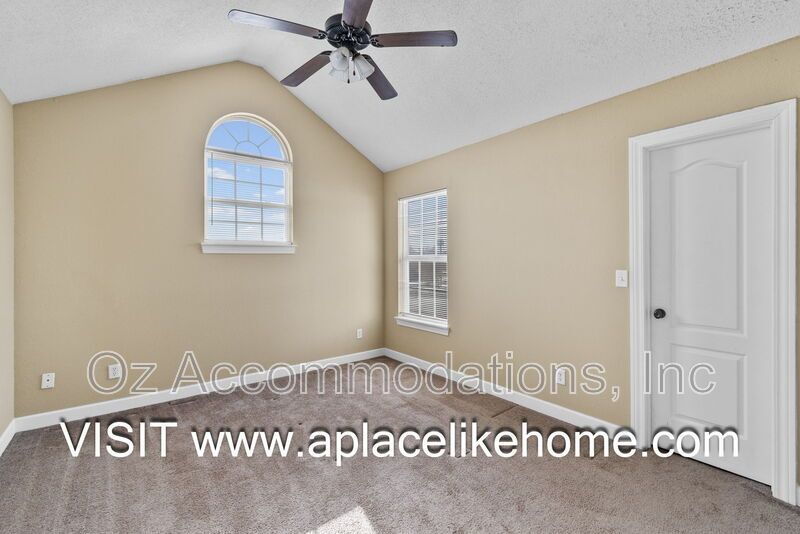 Ready to View| 807 SW Imperial Ln, Blue Springs, MO 64064 property image