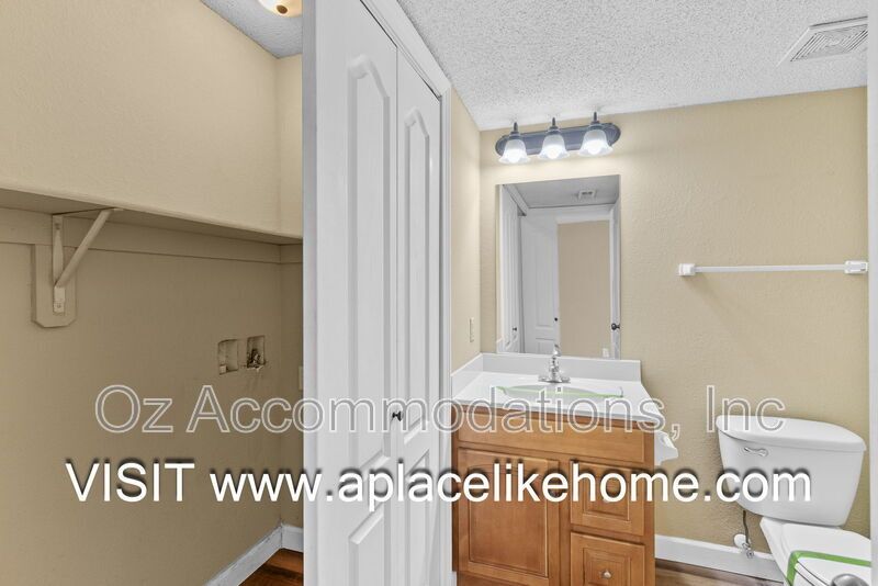 Ready to View| 807 SW Imperial Ln, Blue Springs, MO 64064 property image