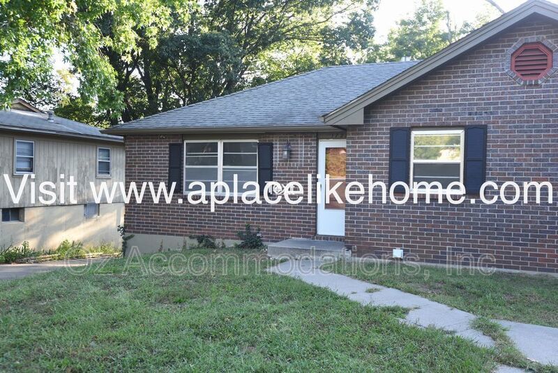 Charming 2BR Duplex with Garage & Bonus Room – Available Now in KCK property image
