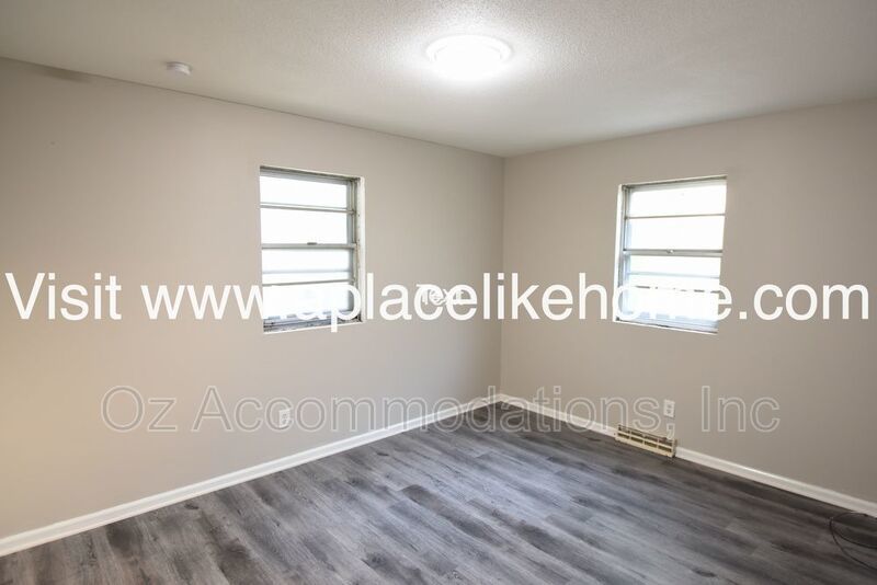 Charming 2BR Duplex with Garage & Bonus Room – Available Now in KCK property image