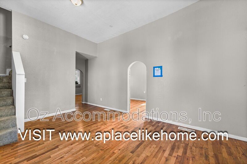 Charming 3-Bedroom Bungalow with a Spacious Yard in Kansas City, KS property image