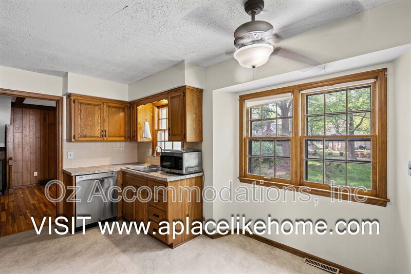 8211 W 97th St property image