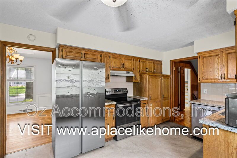 8211 W 97th St property image