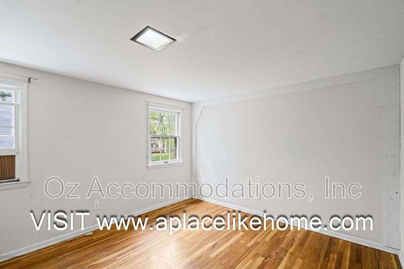 8211 W 97th St property image