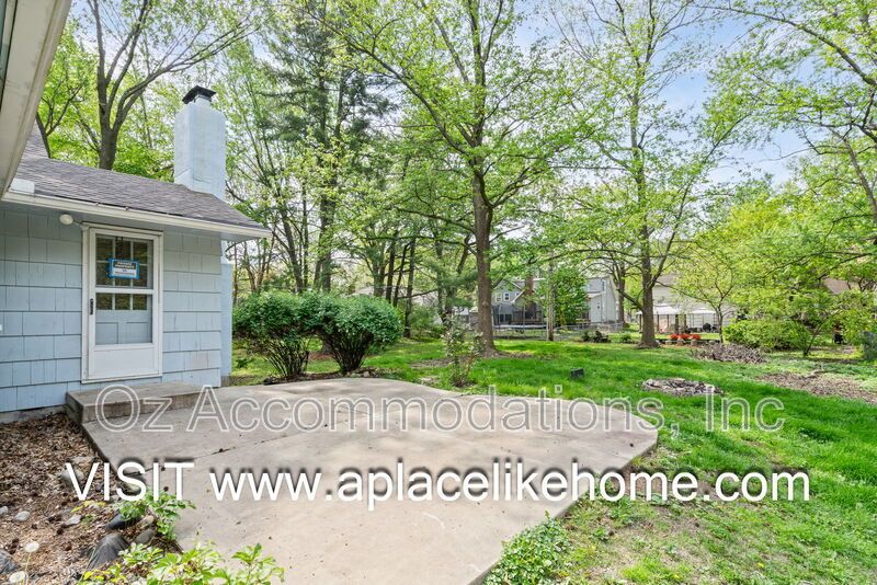 8211 W 97th St property image