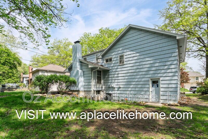 8211 W 97th St property image