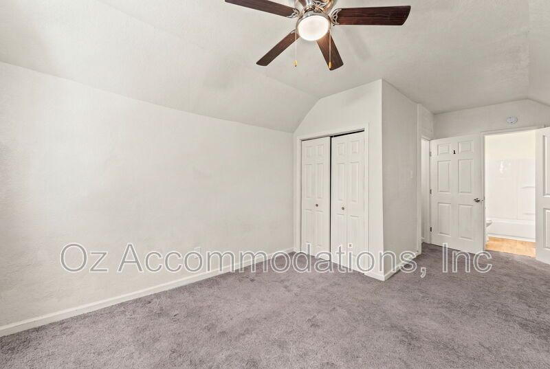Charming 3-Bedroom Bungalow with a Spacious Yard in Kansas City, KS property image