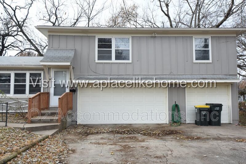 Spacious 2 Bedroom Duplex with Garage in Prime Overland Park Location property image