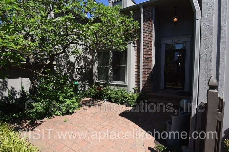 Beautifully Updated home in prestigious Huntington Farms property image