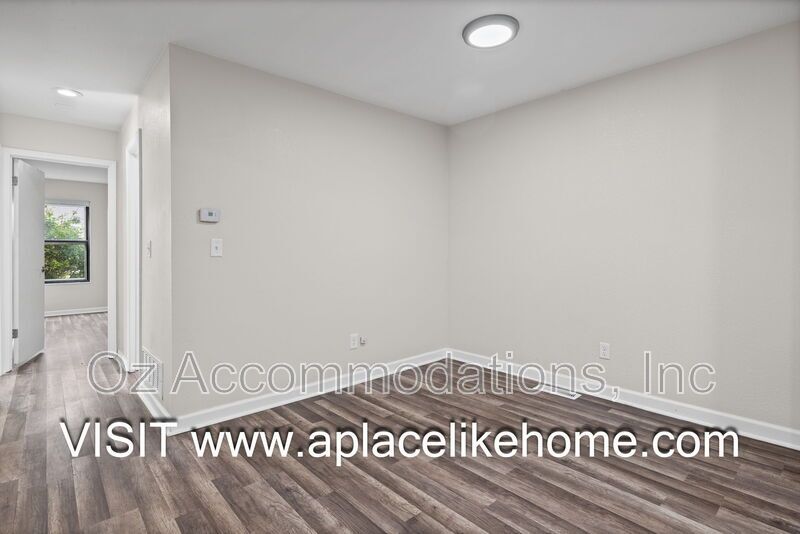 3BR/3BA Half Duplex in Grandview – Spacious Layout & HOA-Included Amenities property image