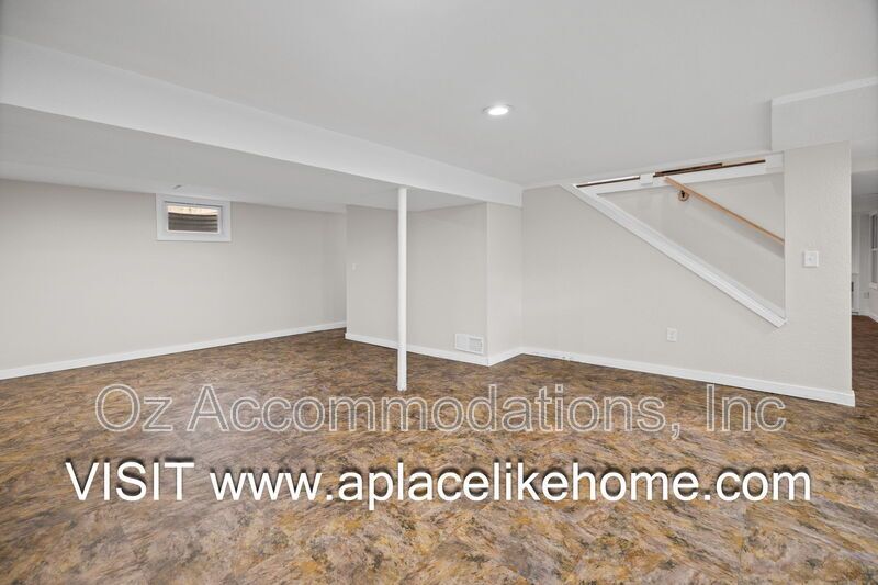 3BR/3BA Half Duplex in Grandview – Spacious Layout & HOA-Included Amenities property image