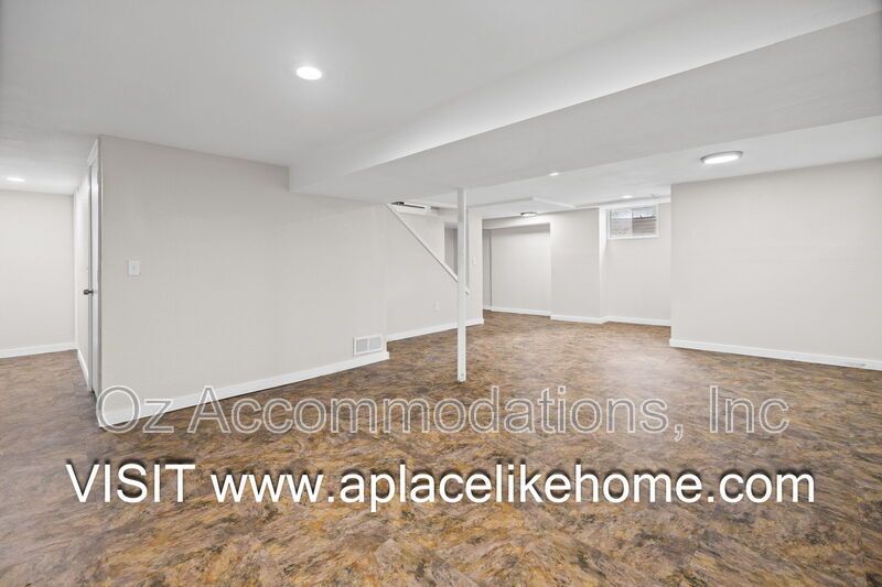 3BR/3BA Half Duplex in Grandview – Spacious Layout & HOA-Included Amenities property image