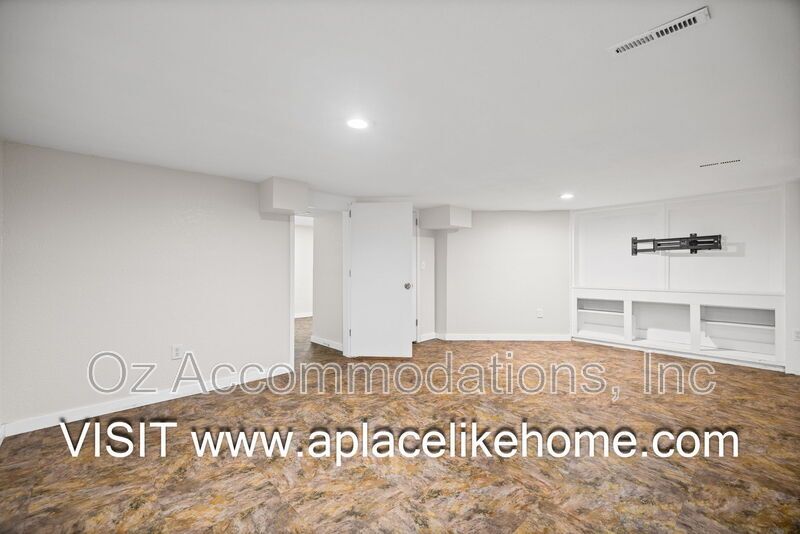 3BR/3BA Half Duplex in Grandview – Spacious Layout & HOA-Included Amenities property image