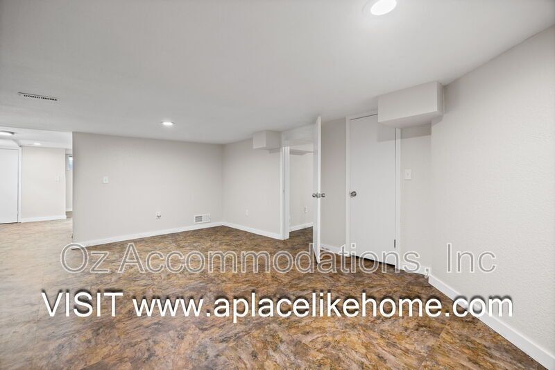 3BR/3BA Half Duplex in Grandview – Spacious Layout & HOA-Included Amenities property image