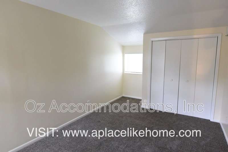 1617 E 97th St property image