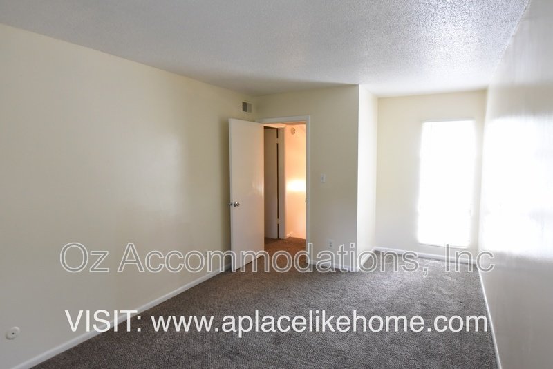 1617 E 97th St property image