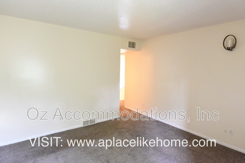 1617 E 97th St property image