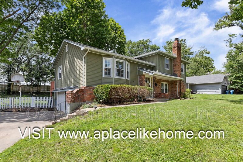 9514 Glenwood St property image