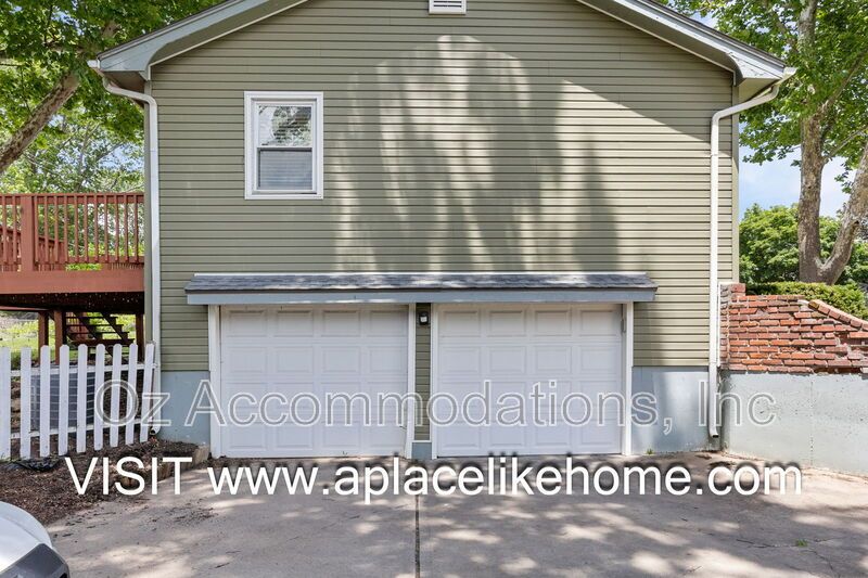 9514 Glenwood St property image